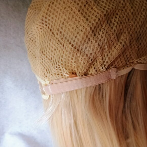 NWOT: New Long Curly Wig 70CM Light Blonde Color - Picture 8 of 8